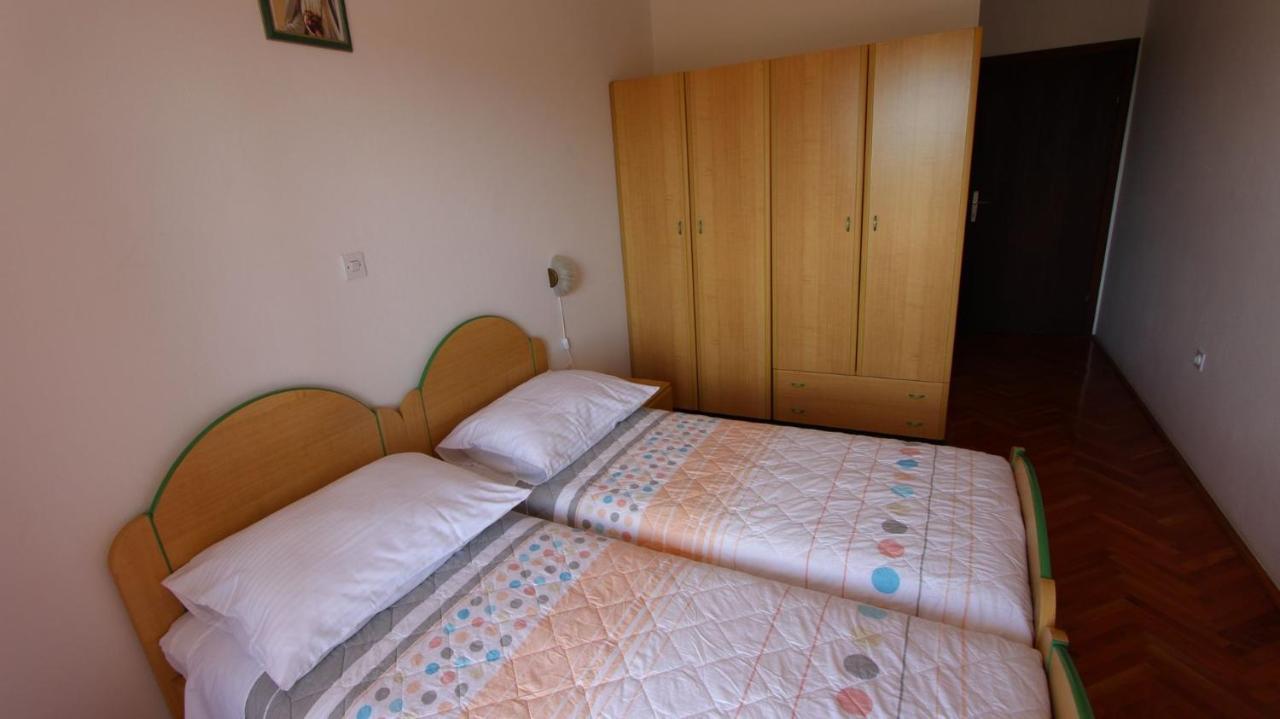 Apartments And Rooms Jelka Malinska Εξωτερικό φωτογραφία