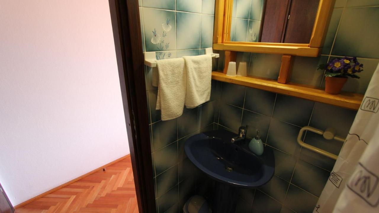 Apartments And Rooms Jelka Malinska Εξωτερικό φωτογραφία