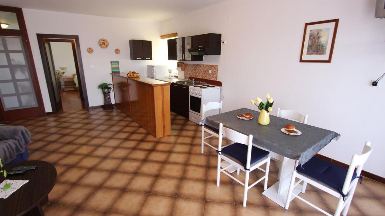 Apartments And Rooms Jelka Malinska Εξωτερικό φωτογραφία