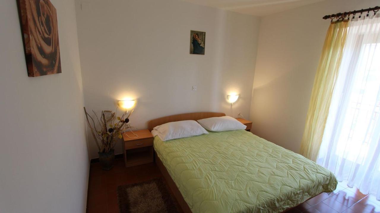 Apartments And Rooms Jelka Malinska Εξωτερικό φωτογραφία