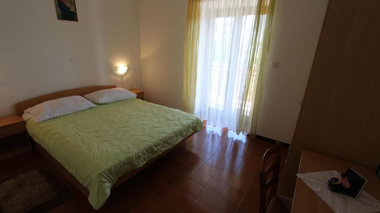 Apartments And Rooms Jelka Malinska Εξωτερικό φωτογραφία