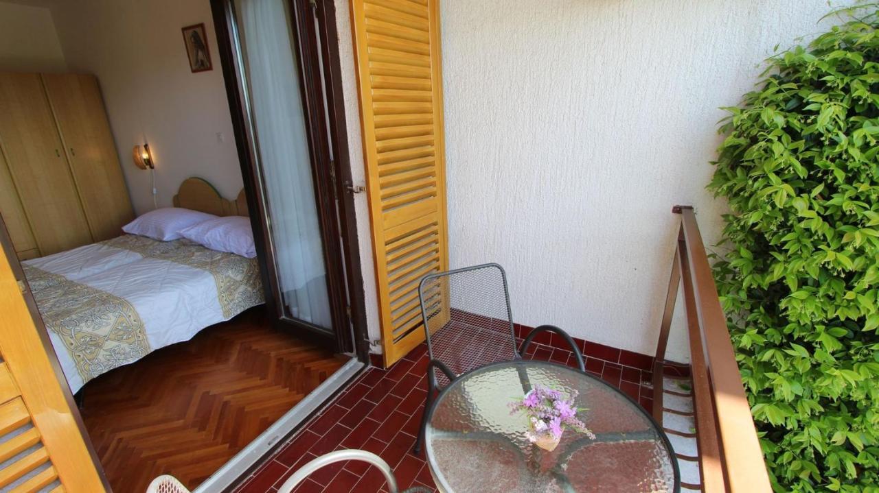 Apartments And Rooms Jelka Malinska Εξωτερικό φωτογραφία