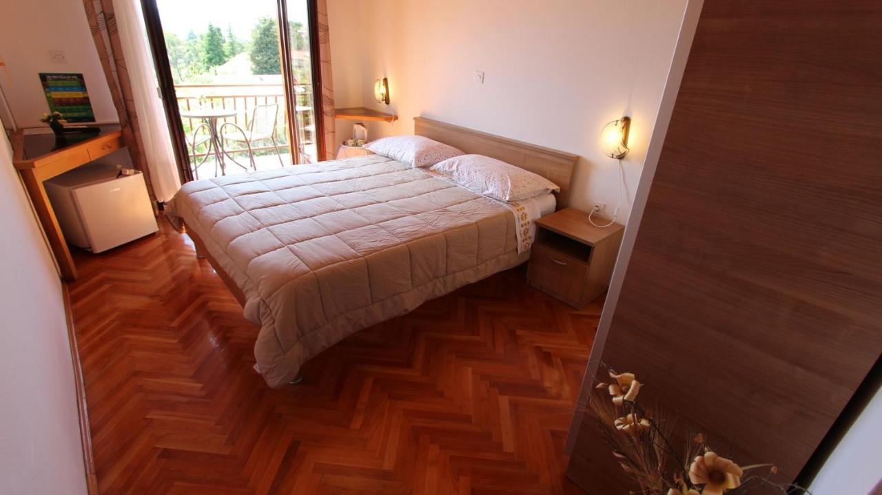 Apartments And Rooms Jelka Malinska Εξωτερικό φωτογραφία