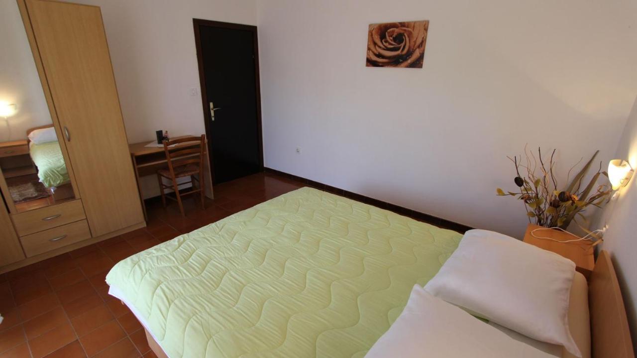 Apartments And Rooms Jelka Malinska Εξωτερικό φωτογραφία