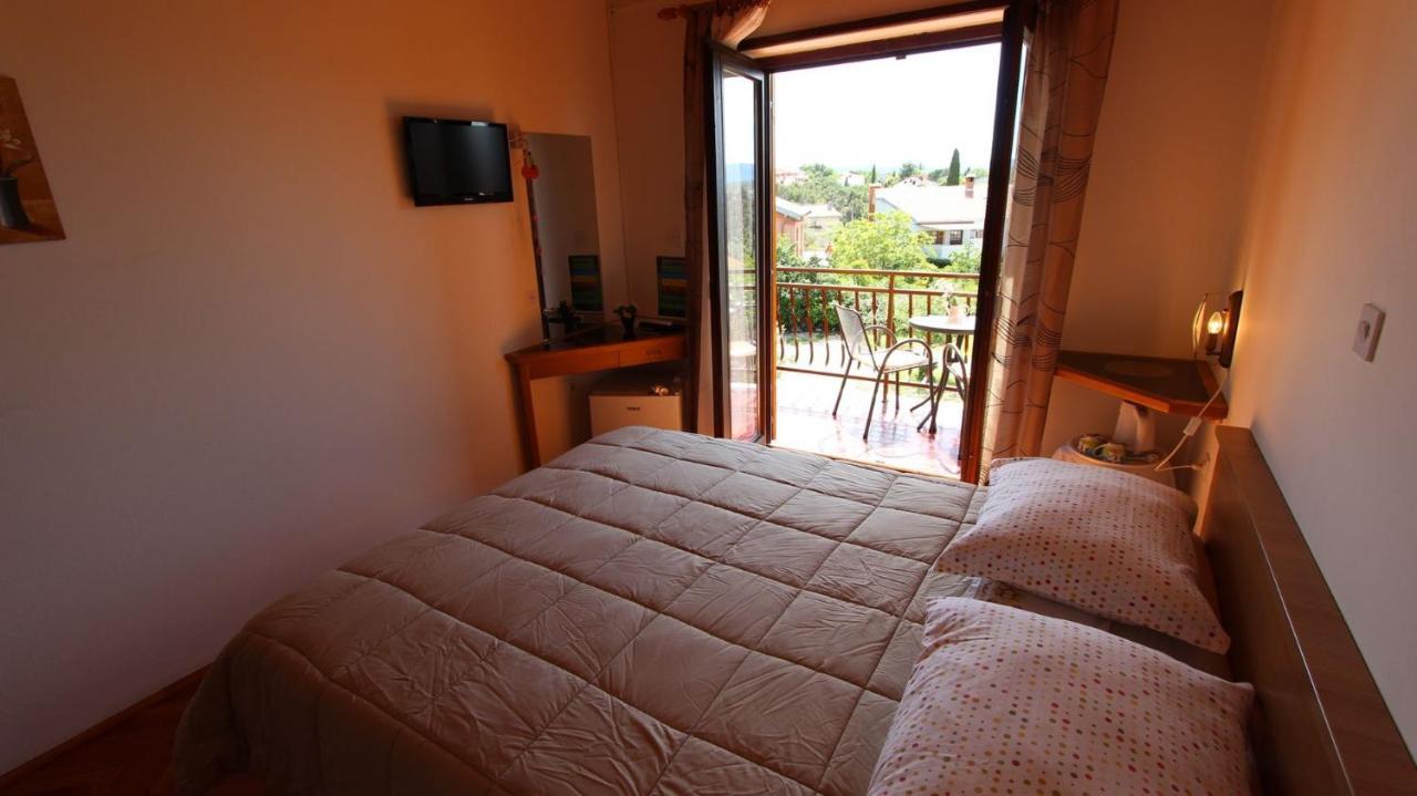 Apartments And Rooms Jelka Malinska Εξωτερικό φωτογραφία