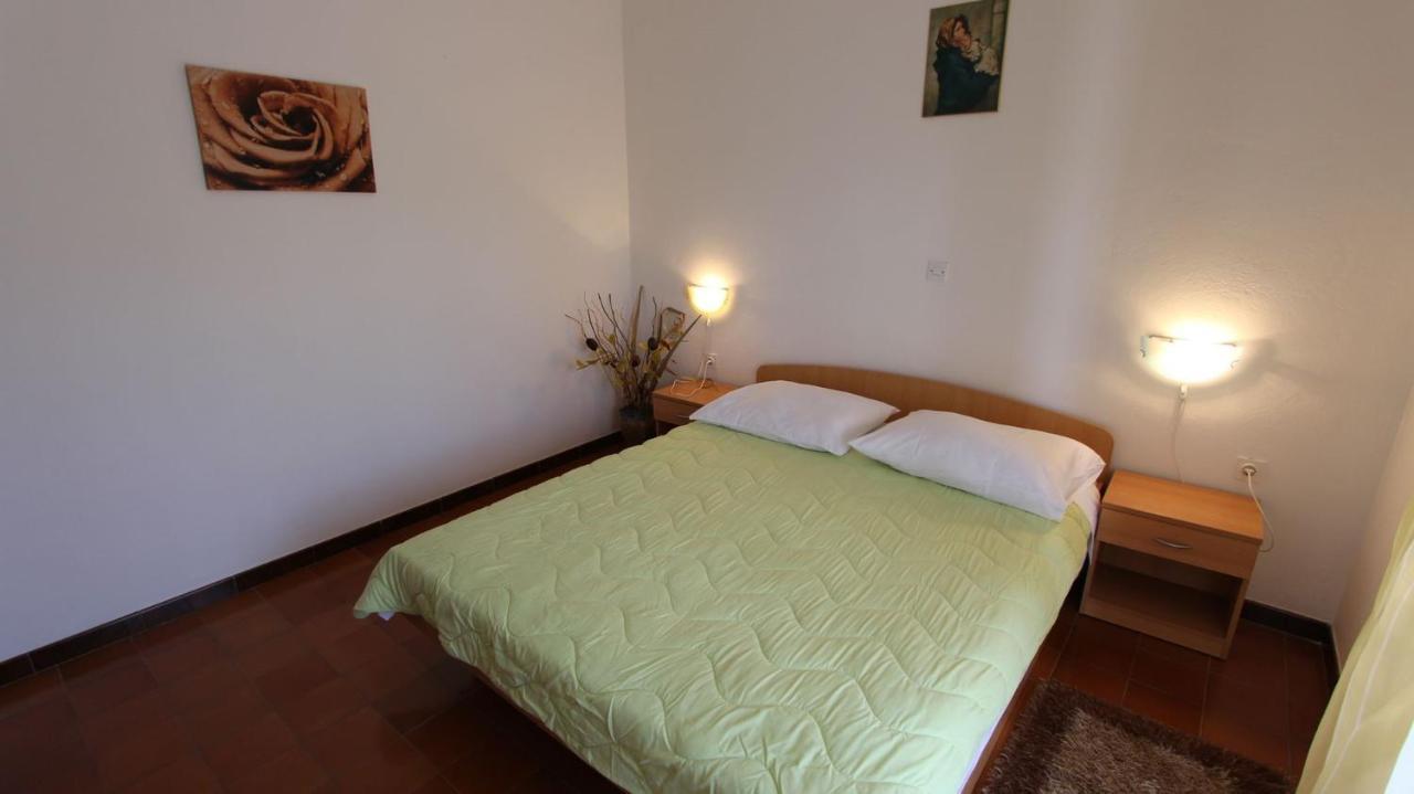 Apartments And Rooms Jelka Malinska Εξωτερικό φωτογραφία