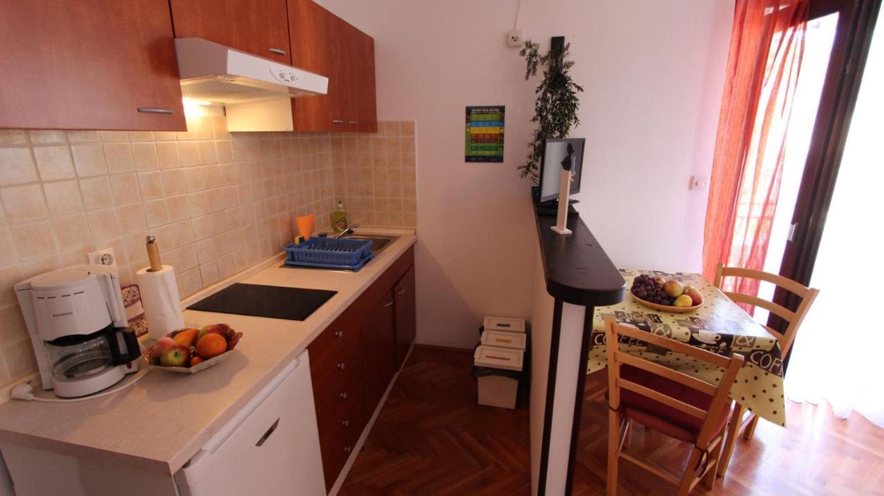 Apartments And Rooms Jelka Malinska Εξωτερικό φωτογραφία