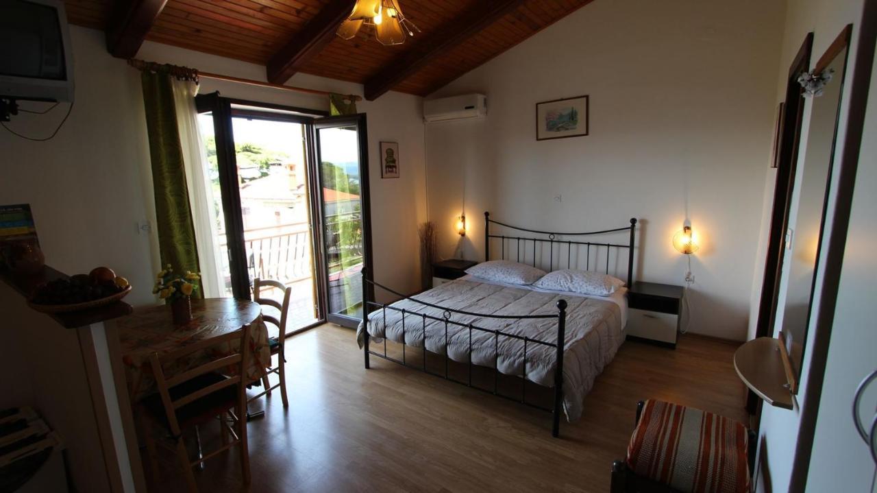Apartments And Rooms Jelka Malinska Εξωτερικό φωτογραφία