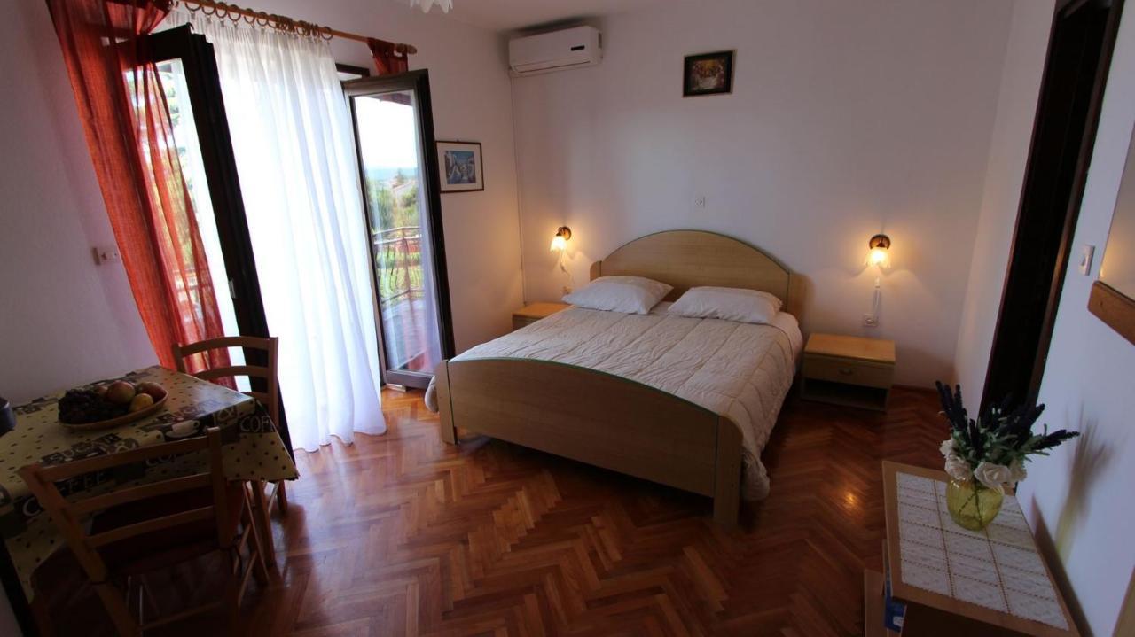 Apartments And Rooms Jelka Malinska Εξωτερικό φωτογραφία