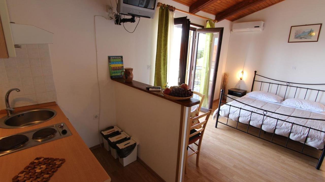 Apartments And Rooms Jelka Malinska Εξωτερικό φωτογραφία