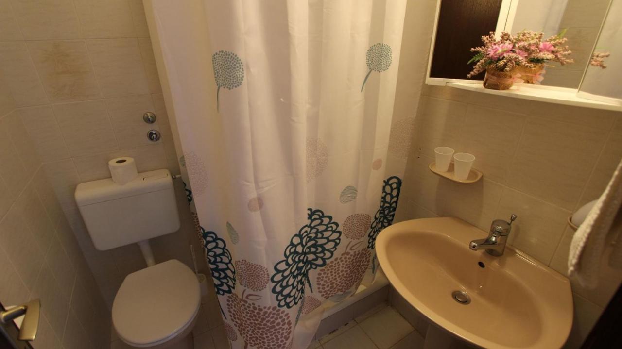 Apartments And Rooms Jelka Malinska Εξωτερικό φωτογραφία