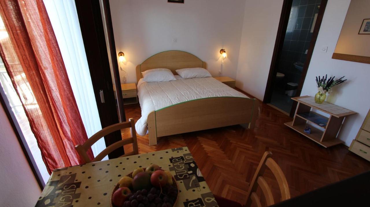 Apartments And Rooms Jelka Malinska Εξωτερικό φωτογραφία